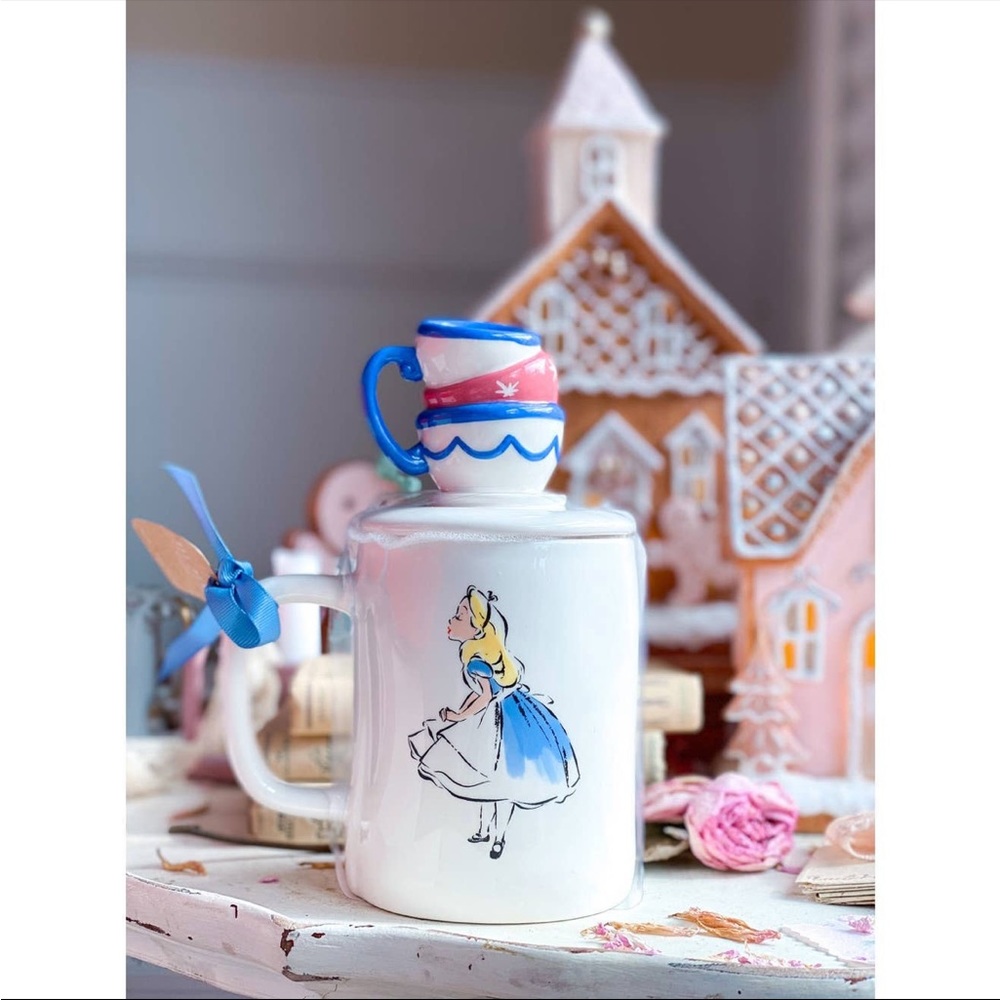 NWT Rae Dunn Alice in Wonderland Disney Mad Tea Party Coffee Tea Mug w/ Topper
